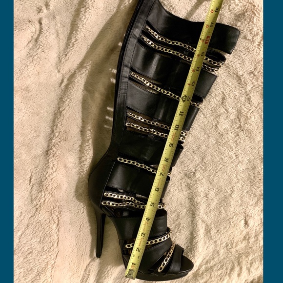 🔥🔥SUPER SALE🔥🔥PRICE FIRM✅NO OFFERS PLS! 👑Sexy Chain link black boots - Picture 9 of 13